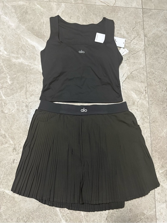 ALO Yoga Pants - ALO Yoga Black Pleated Skort with Branded Waistband